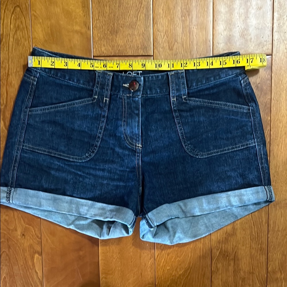 LOFT Original Dark Wash Jean Shorts Size 6 Blue Cuff Classic Casual Coastal - Picture 5 of 6